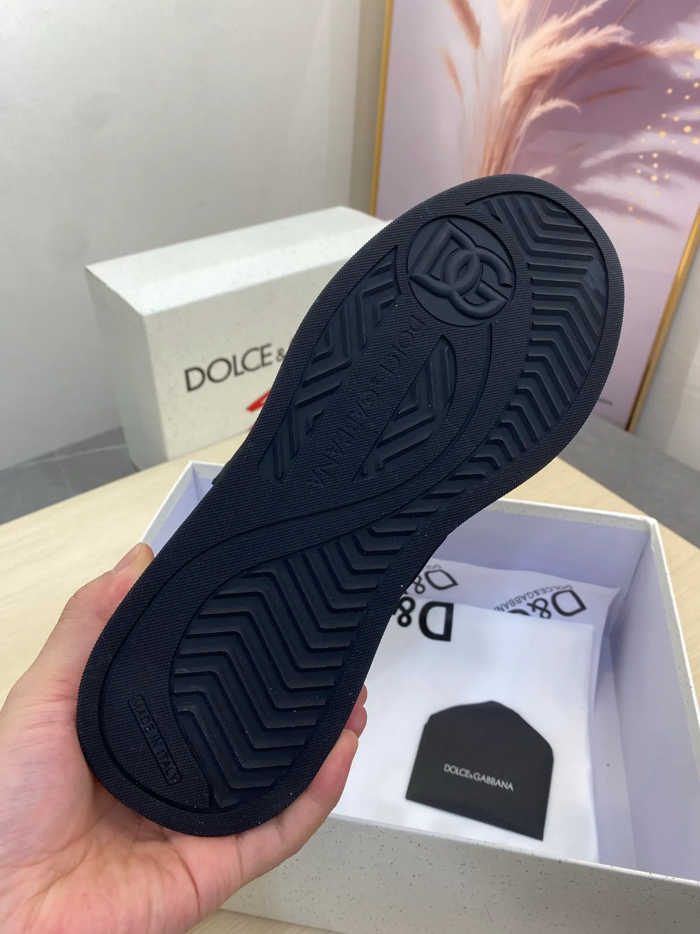 P740••New arrivals••Dolce&Gabbana••DG✔️High-end men's sports•casual shoes. Original goods from top counters. Original imported cowhide, multi-material splicing design ➕Imported cowhide lining, cowhide feet ➕Original TPR elastic outsole.  Size: 39-44 (38, 45 customized)